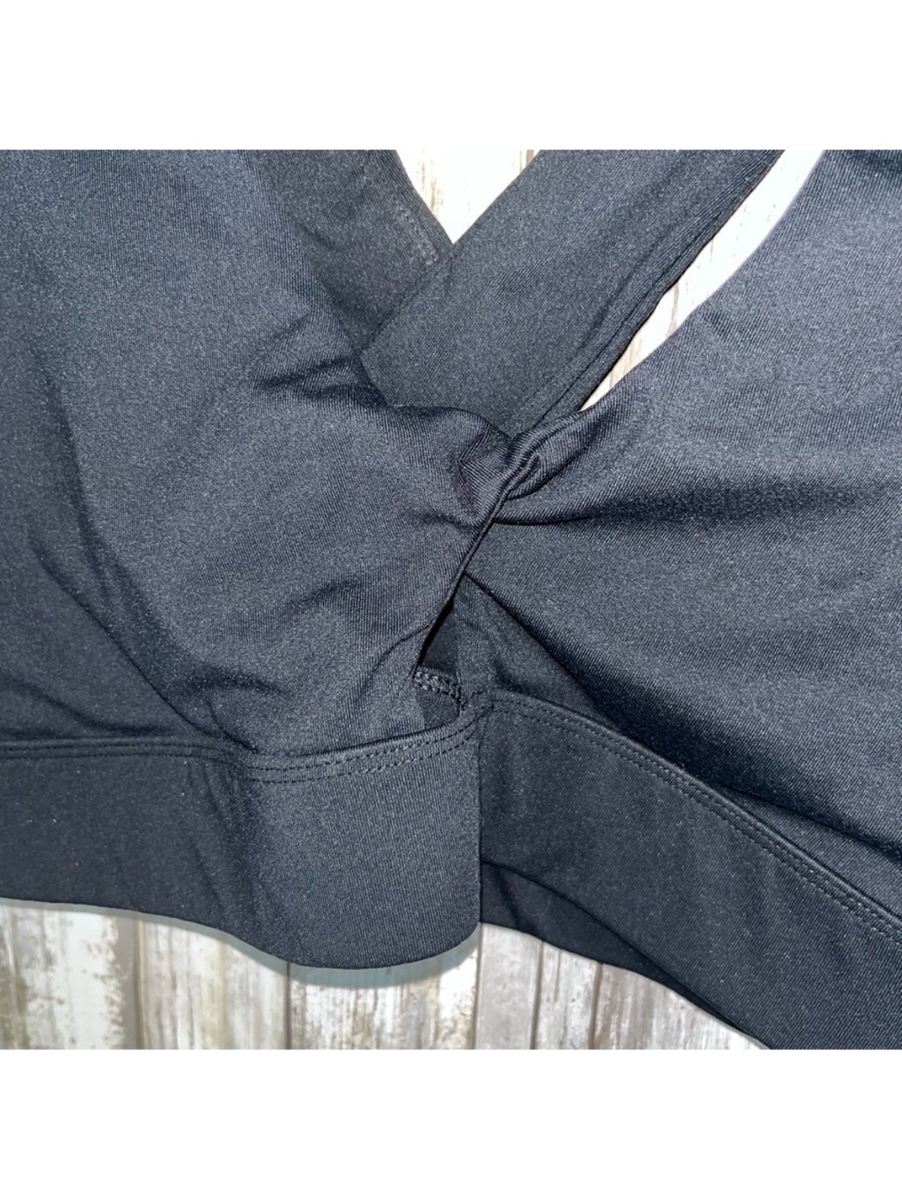Fabletics Black Keyhole Cross Sports Bra - Picture 2 of 3